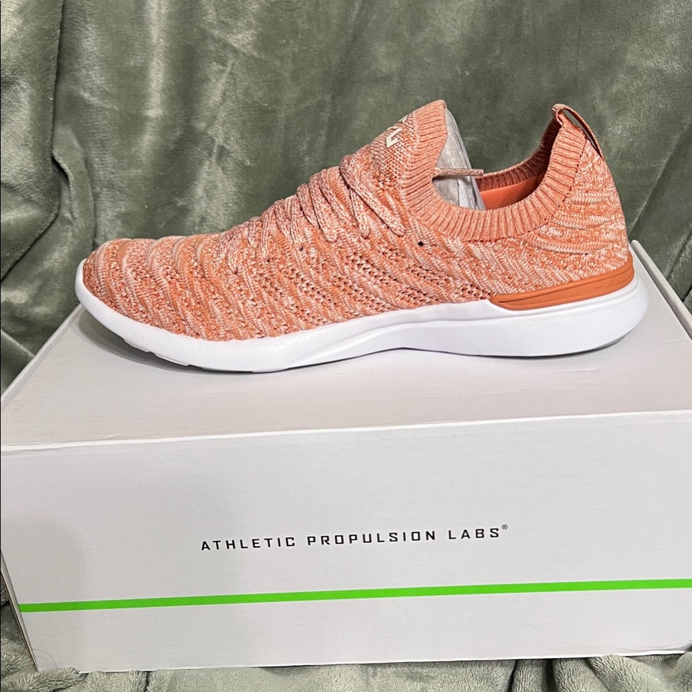 New- Athletic Propulsion Labs Terracotta/Pristine/Melange Knit Sneakers-size 9